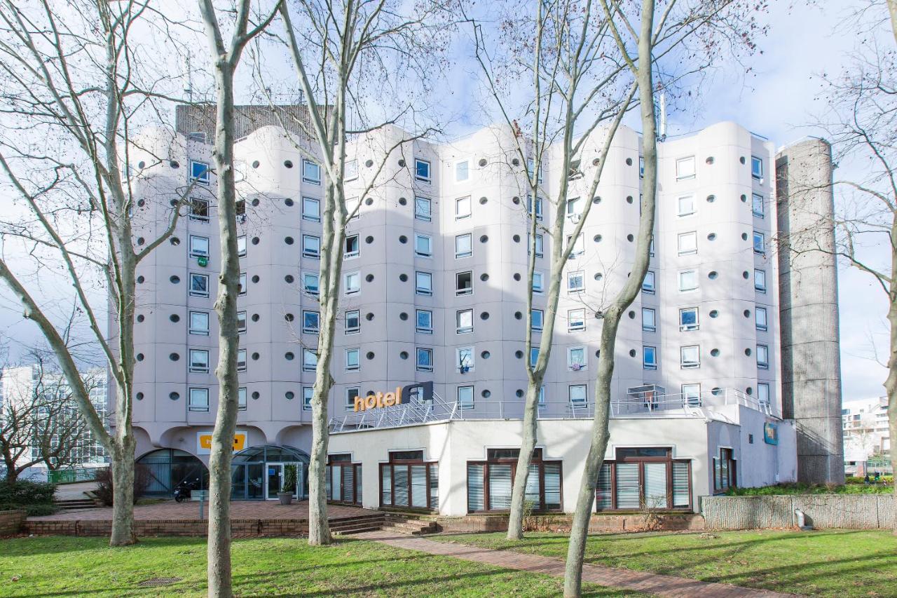 Hotelf1 Cergy Exterior photo